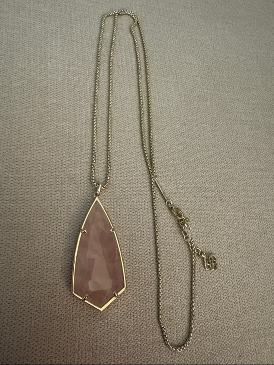 Kendra Scott Jewelry - Kendra Scott Carole Rose Quartz Necklace in Gold Tone